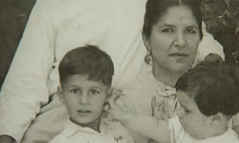 Young Imran Khan with his mother Shaukat Khanum